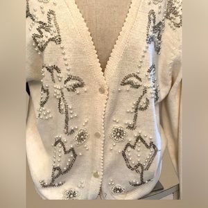 HERMAN GEIST VINTAGE BEADED CREAM CARDIGAN‎ SWEATER SIZE MEDIUM